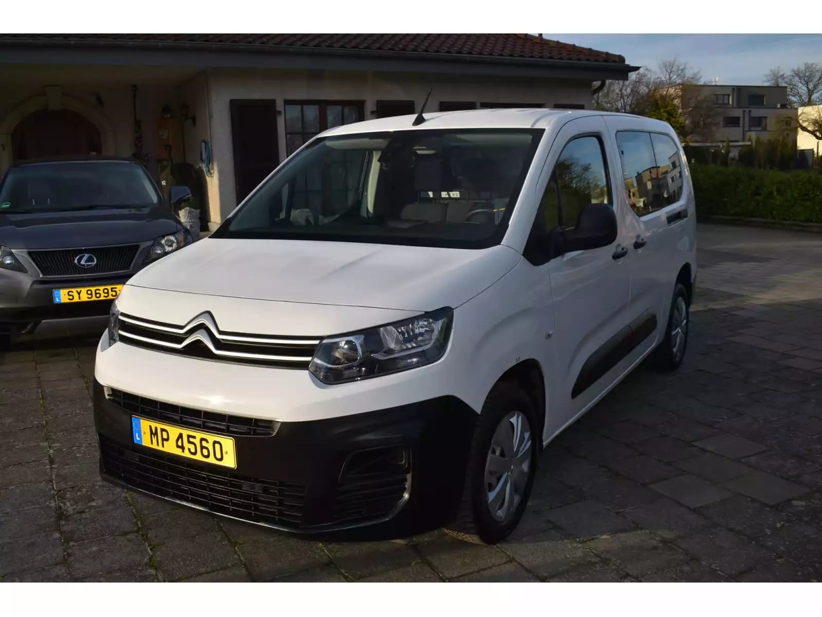 Citroën Berlingo Maxi 1,5 Blue HDi 100 3 Places - Photo 1