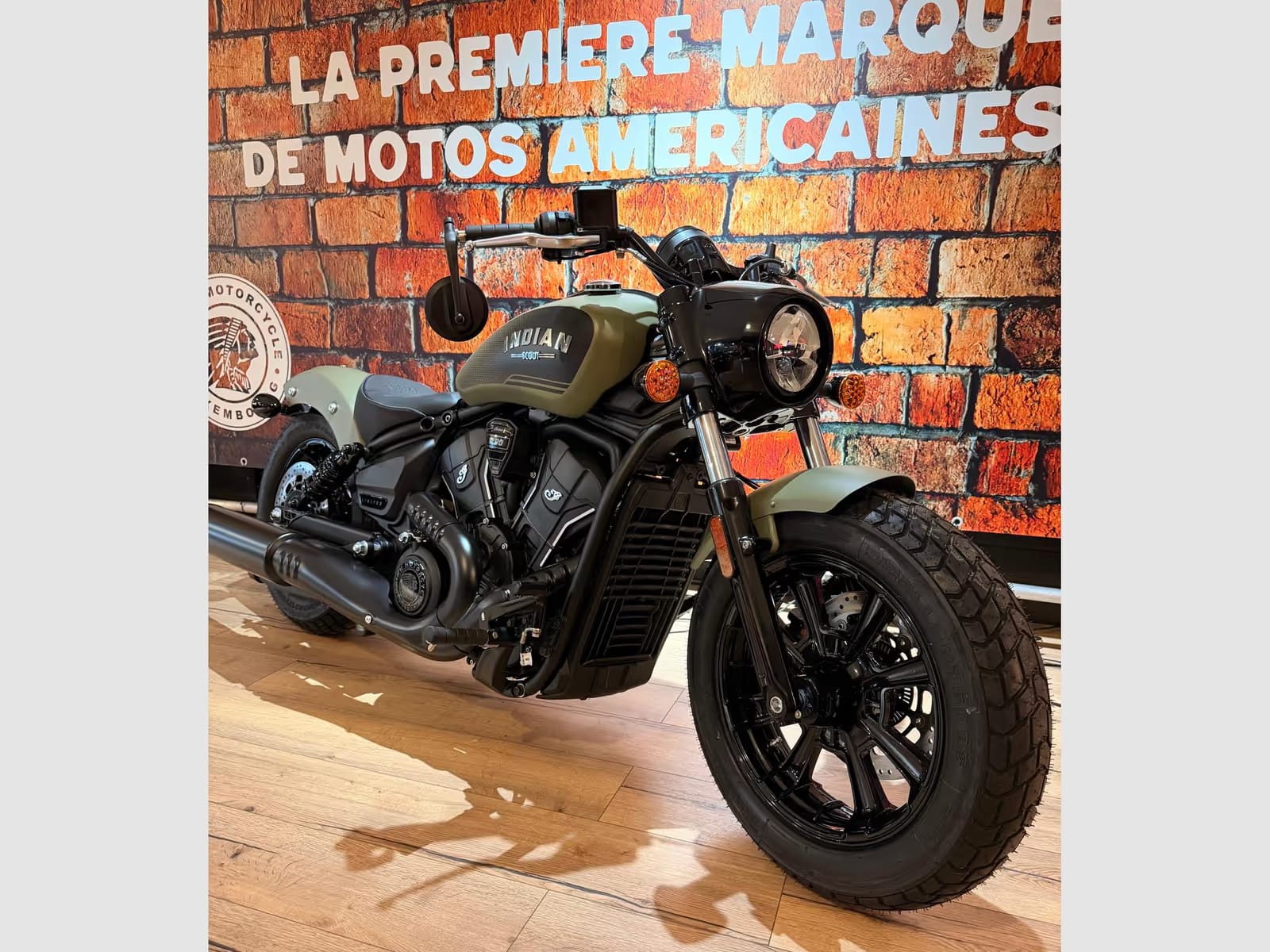 Indian Scout Bobber LIMITED + TECH - Photo 1