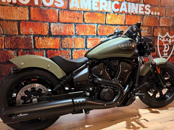 Indian Scout Bobber LIMITED + TECH - Photo 2