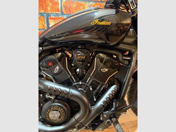 Indian 101 Scout BLACK CRYSTAL 2026 - Photo 3