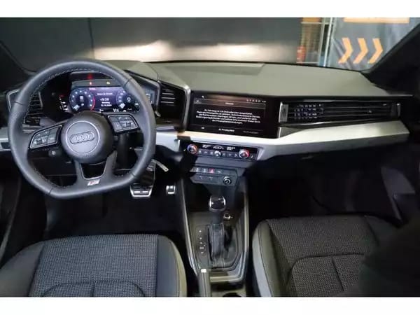 Audi Q2 35 TFSI S Tronic - Photo 2