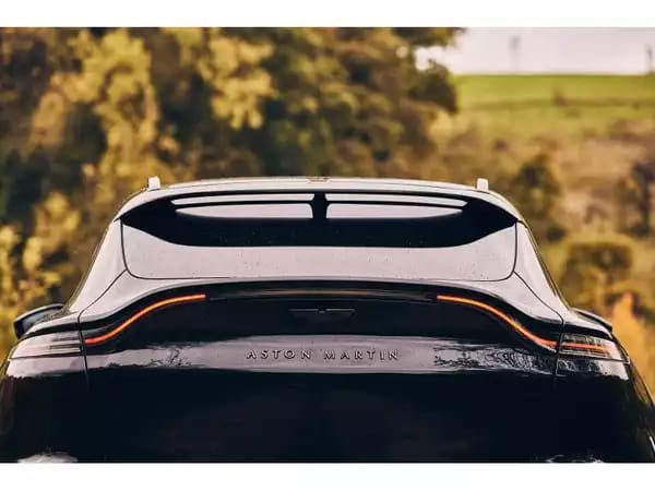 Aston Martin DBX - Photo 2