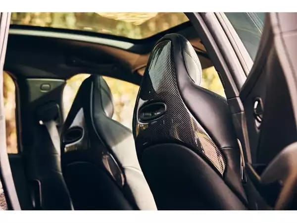 Aston Martin DBX - Photo 3