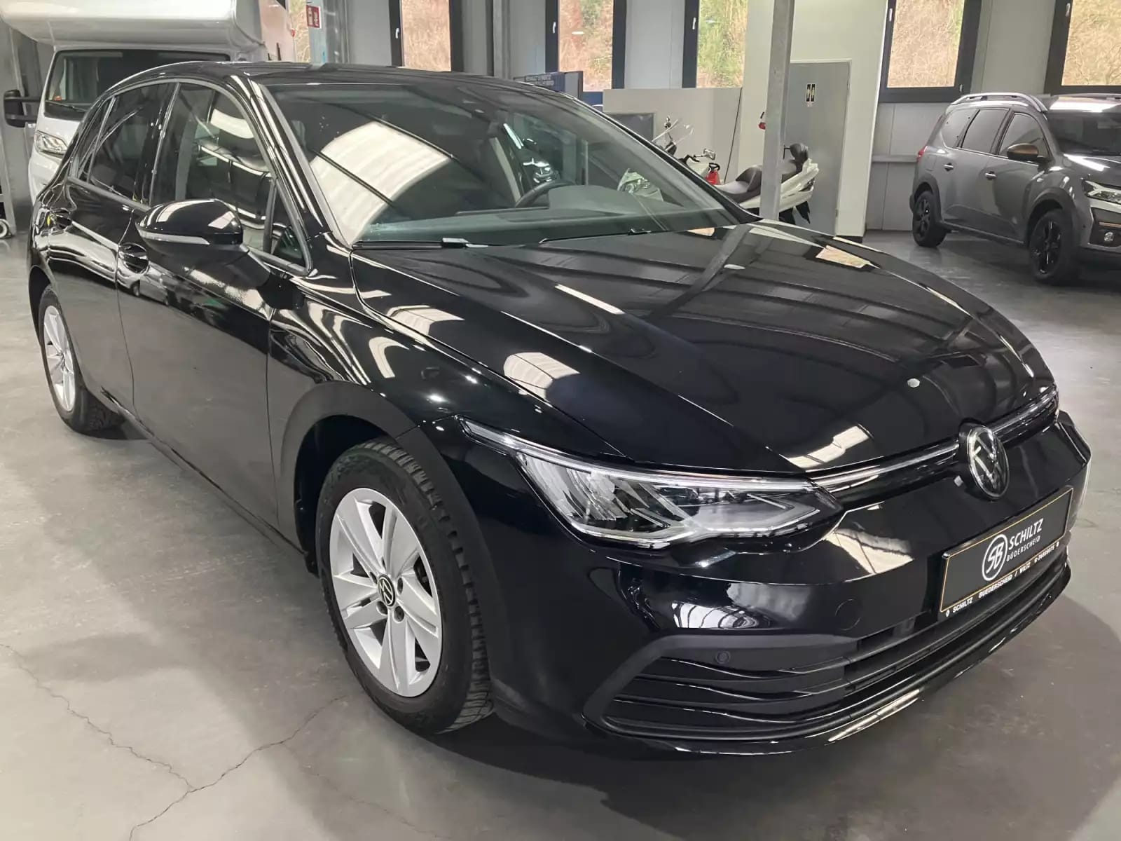 Volkswagen Golf 1.5 eTSI Life DSG 150HP - Photo 1