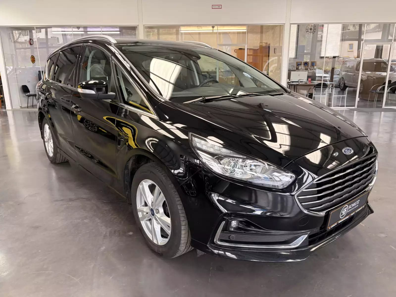 Ford S-Max 2.5 FEHV Titanium Hybrid - Photo 1