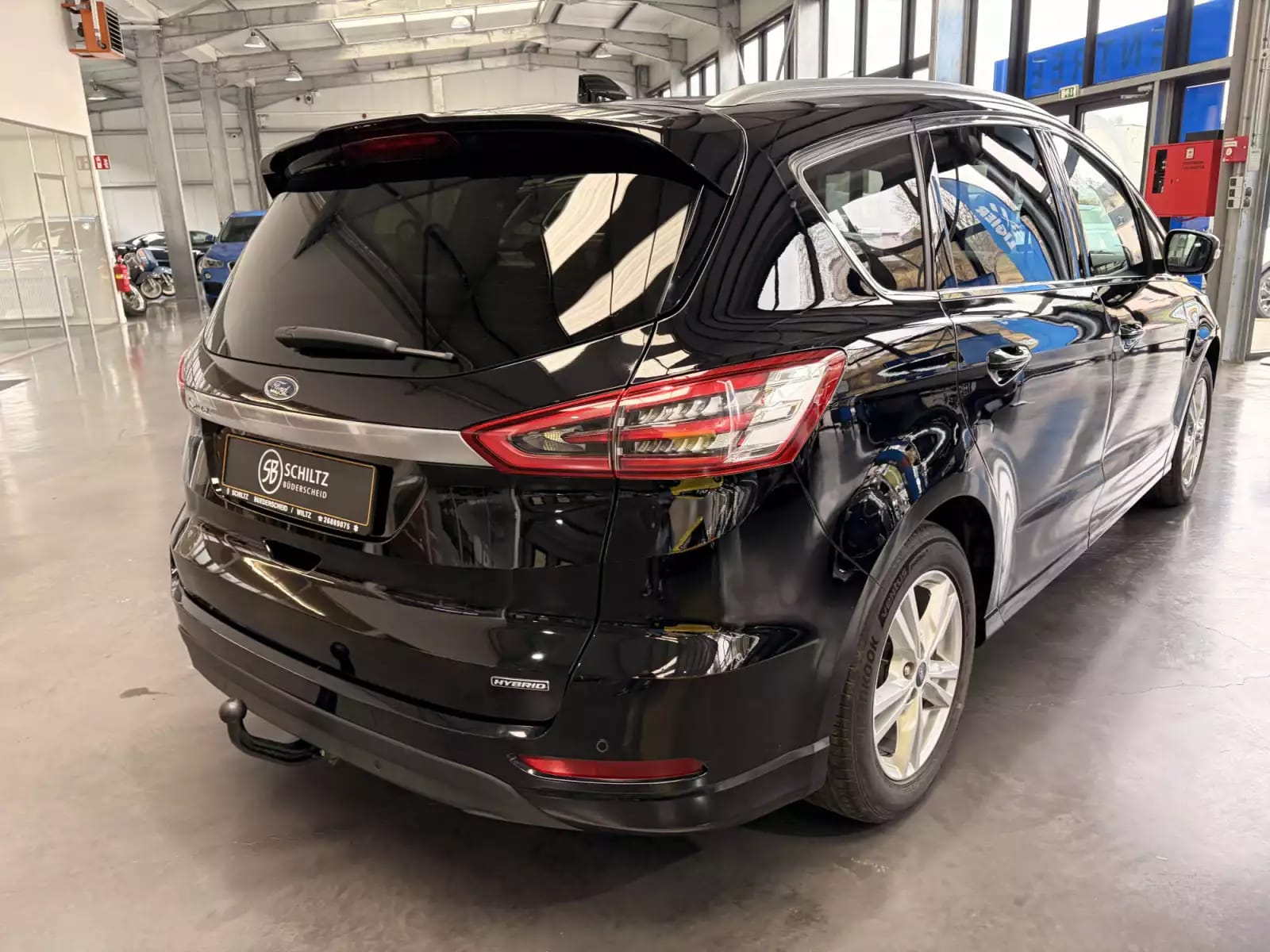 Ford S-Max 2.5 FEHV Titanium Hybrid - Photo 1