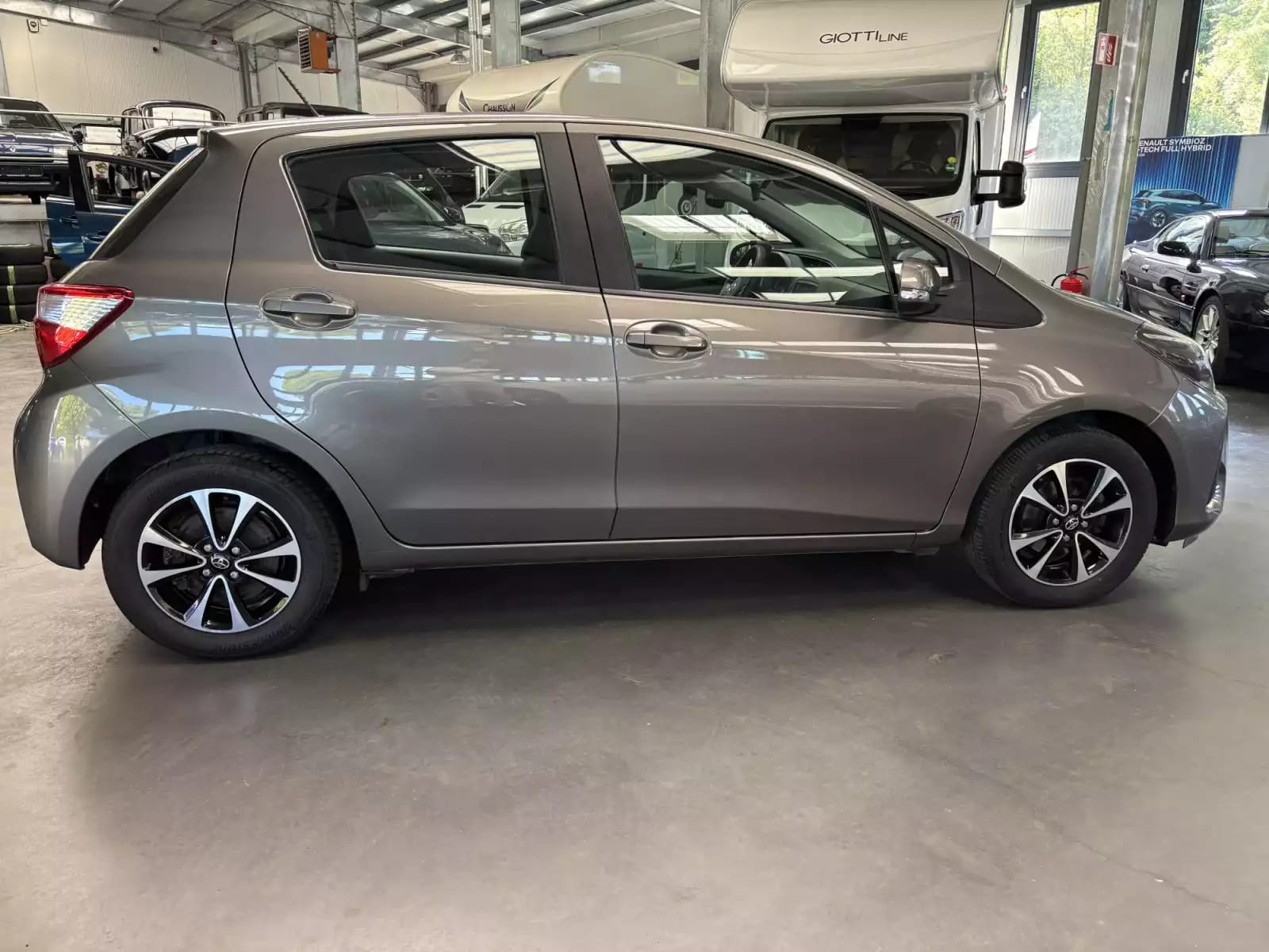 Toyota Yaris 1.5 VVT-ie Connect - Photo 1
