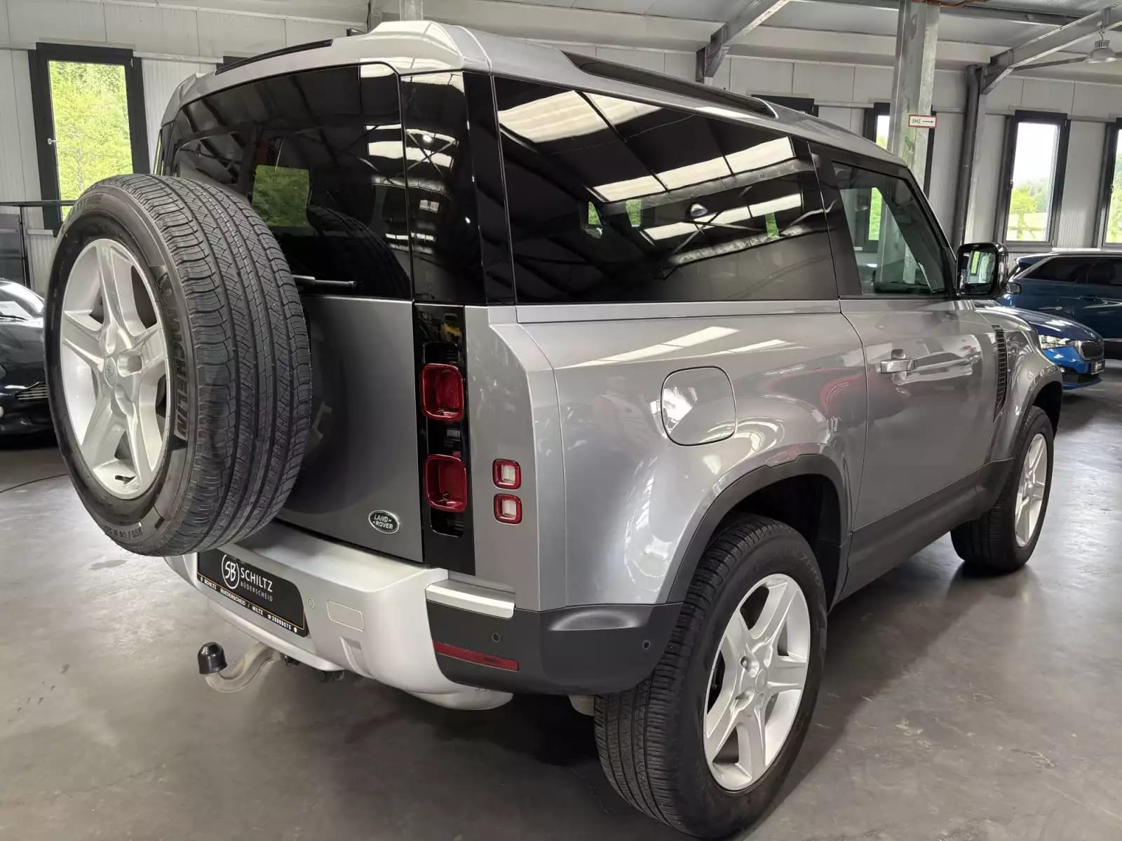 Land Rover Defender 3.0D 90 AWD 200HP auto - Photo 1