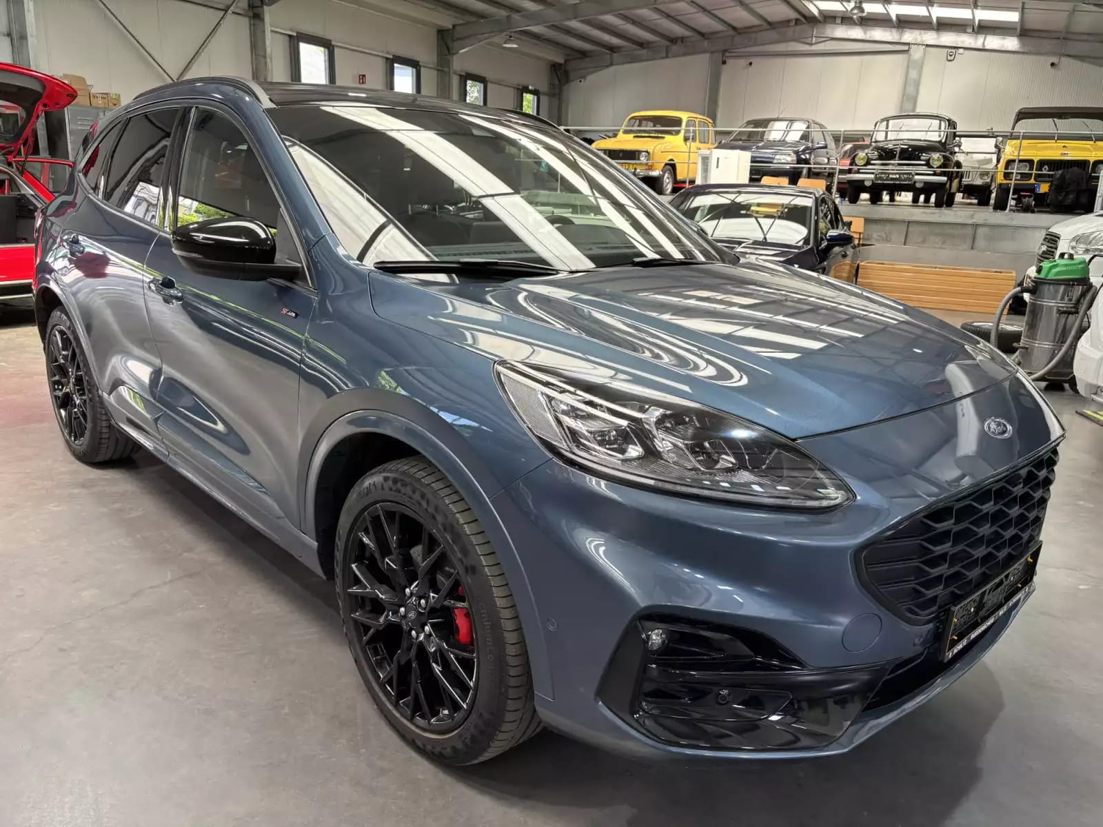 Ford Kuga 2.5 ST-LINE Plug-In - Photo 1