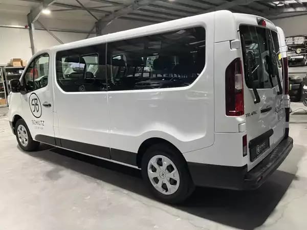 Renault Trafic 2.0 dCi Passenger L2H1 9 Seats - Photo 2