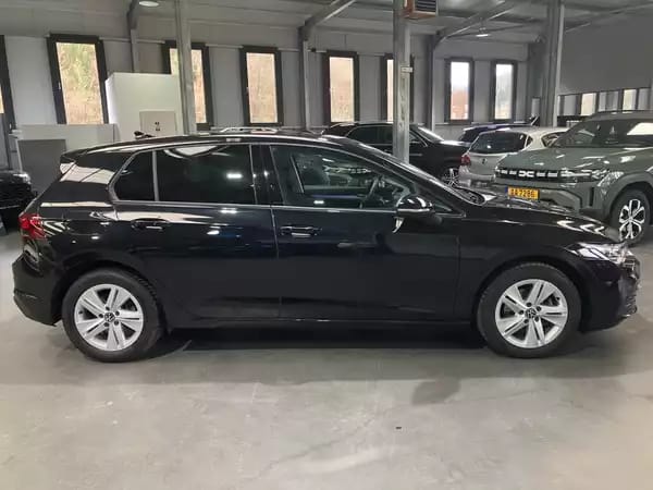 Volkswagen Golf 1.5 eTSI Life DSG 150HP - Photo 2