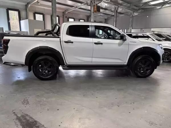 Isuzu D-Max Double Cab 1.9 V-Cross 163HP - Photo 2