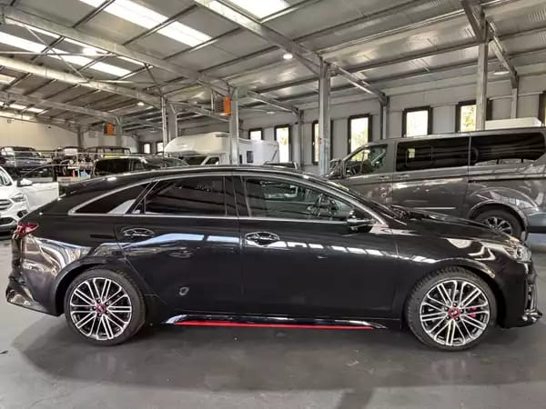 Kia ProCeed GT 1.6 T-GDI DCT - Photo 2