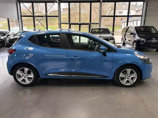 Renault Clio 1.5 dCi 90ch - Photo 2