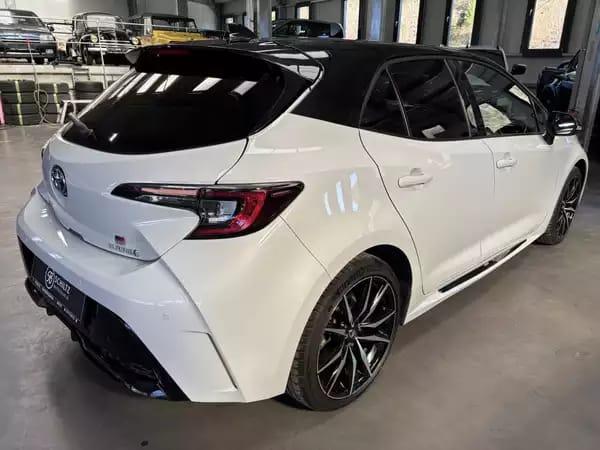 Toyota Corolla 2.0 GR SPORT hybrid - Photo 2