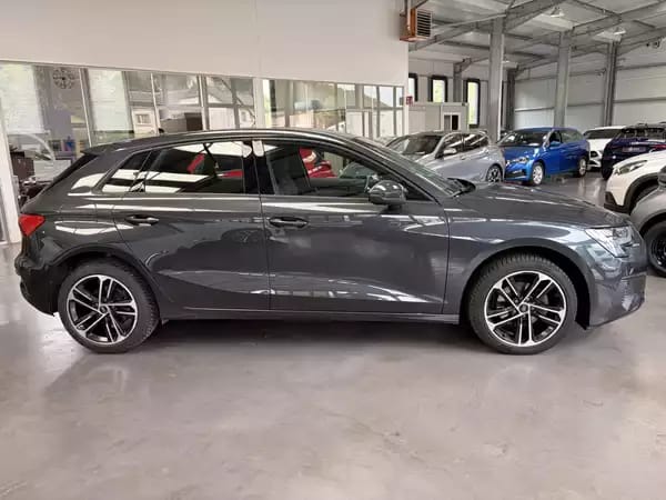 Audi A3 2.0 TDi 116HP - Photo 2