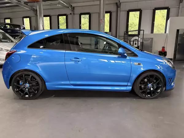 Opel Corsa OPC 1.6 - Photo 2