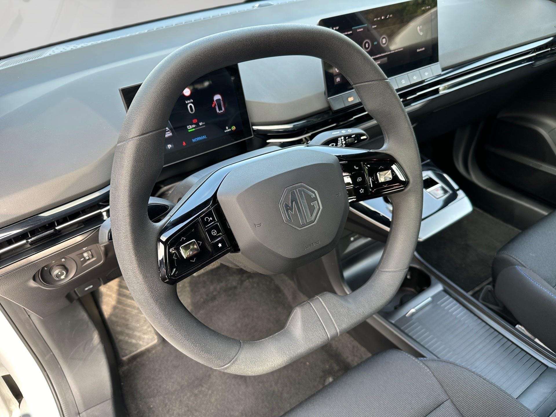 MG MG4 ELECTRIQUE - Photo 1