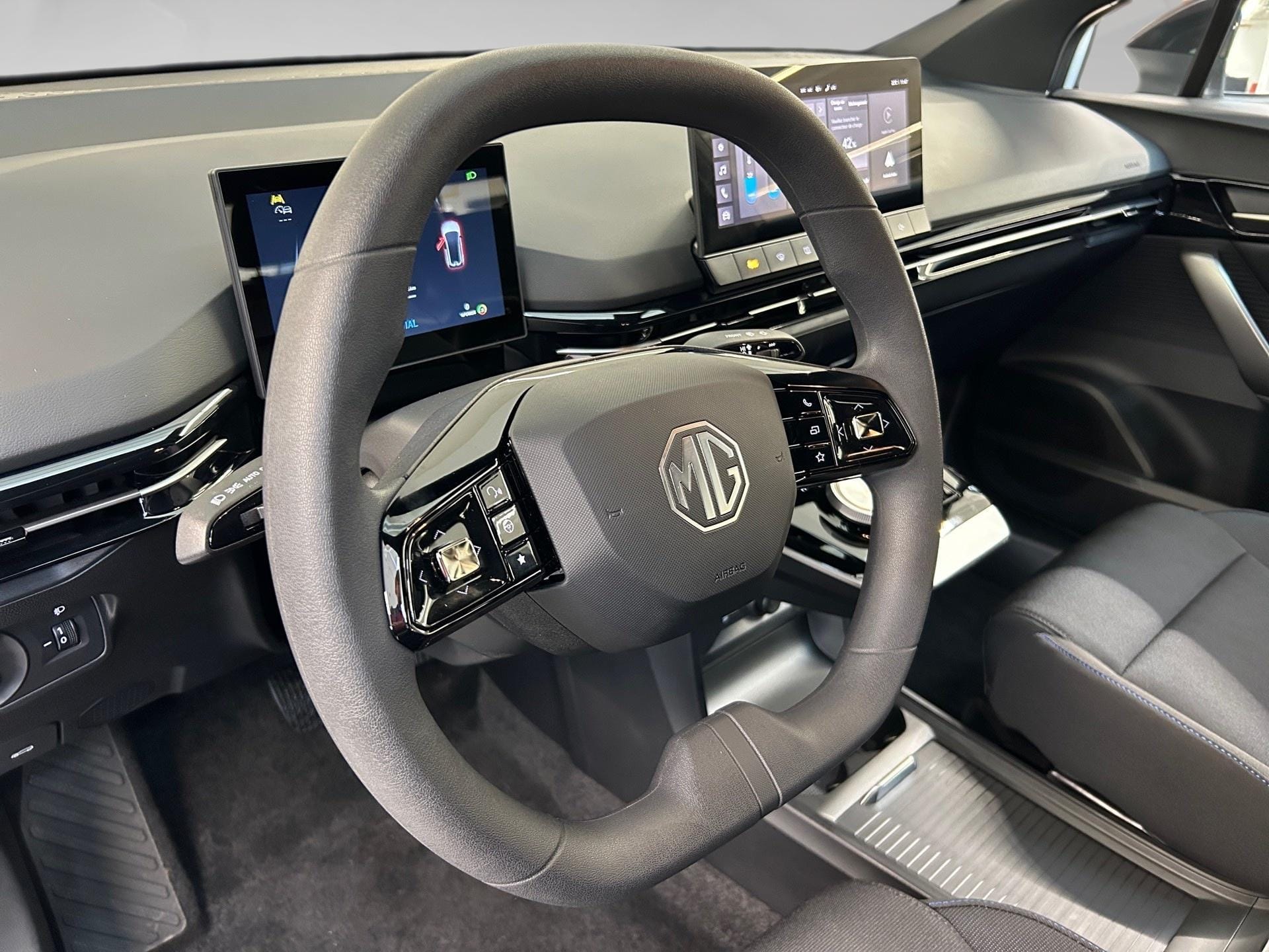 MG MG4 STANDARD - Photo 1