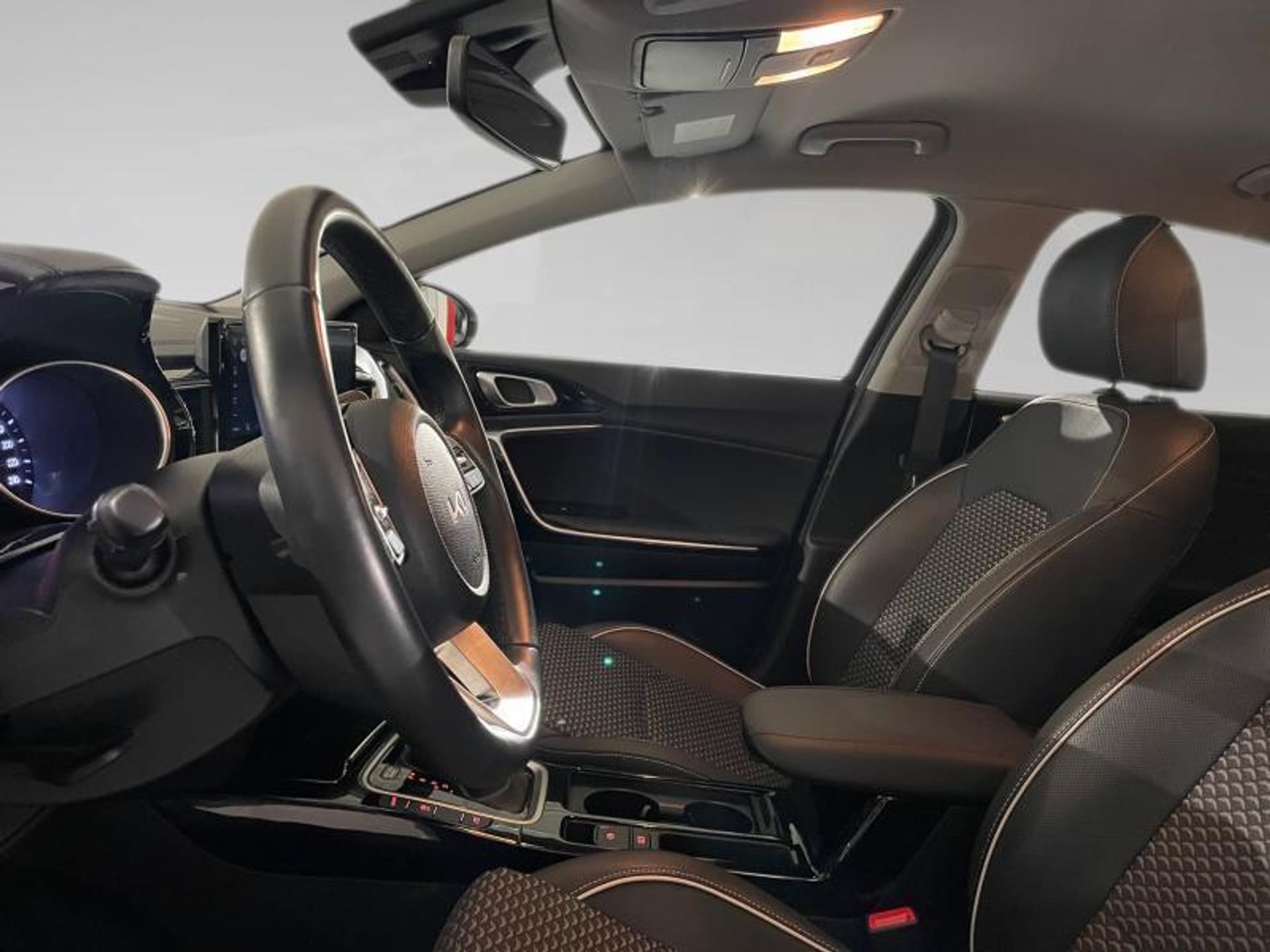 Kia XCeed 1.5 T-GDi 140 DCT Pulse - Photo 1