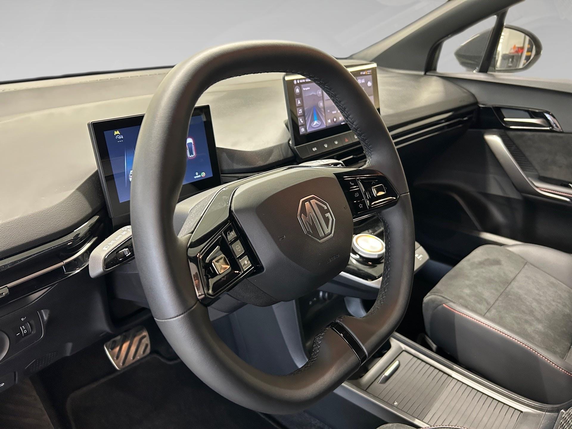 MG MG4 LUXURY X POWER - Photo 1