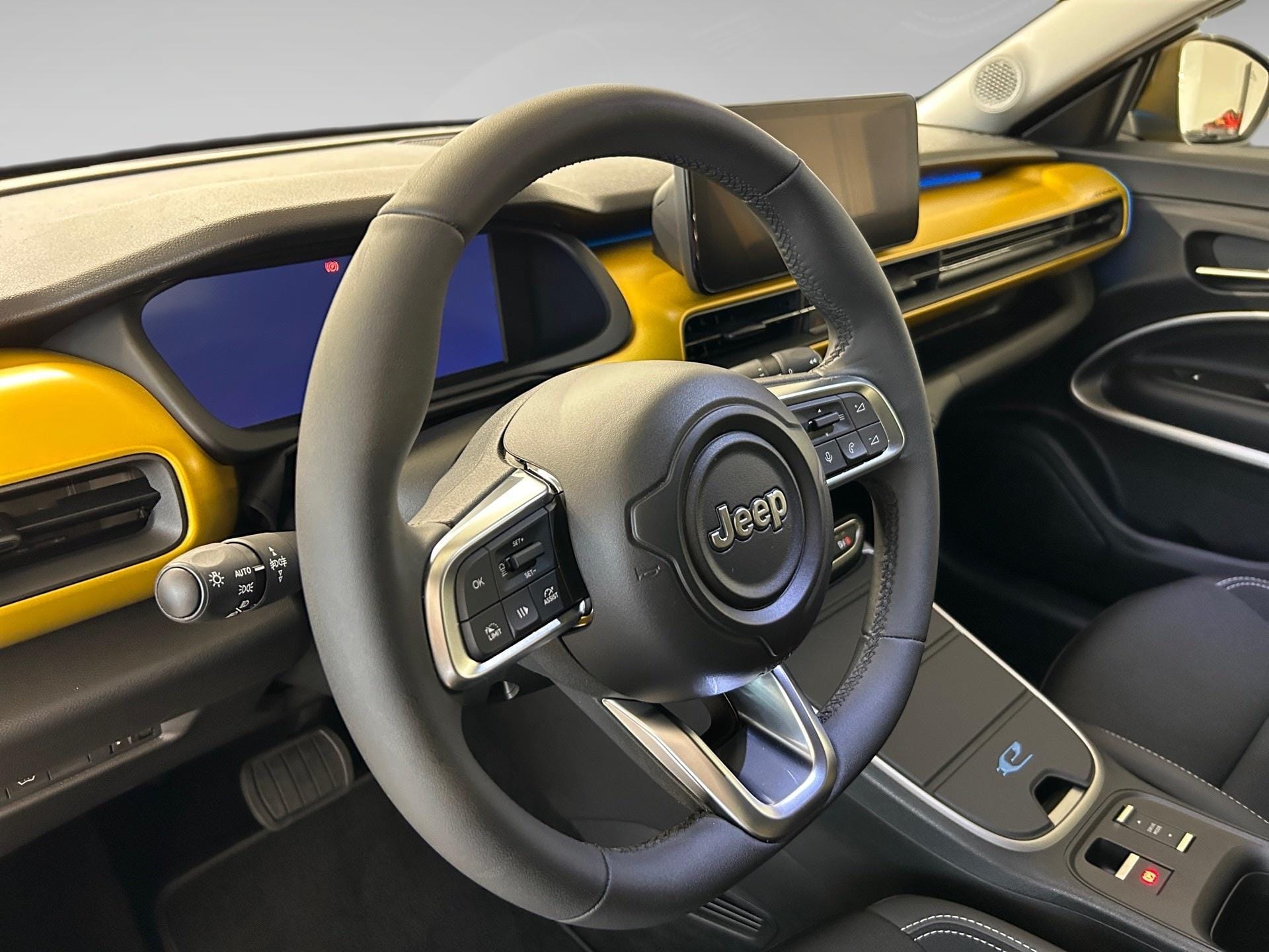 Jeep Avenger SUMMIT - Photo 2