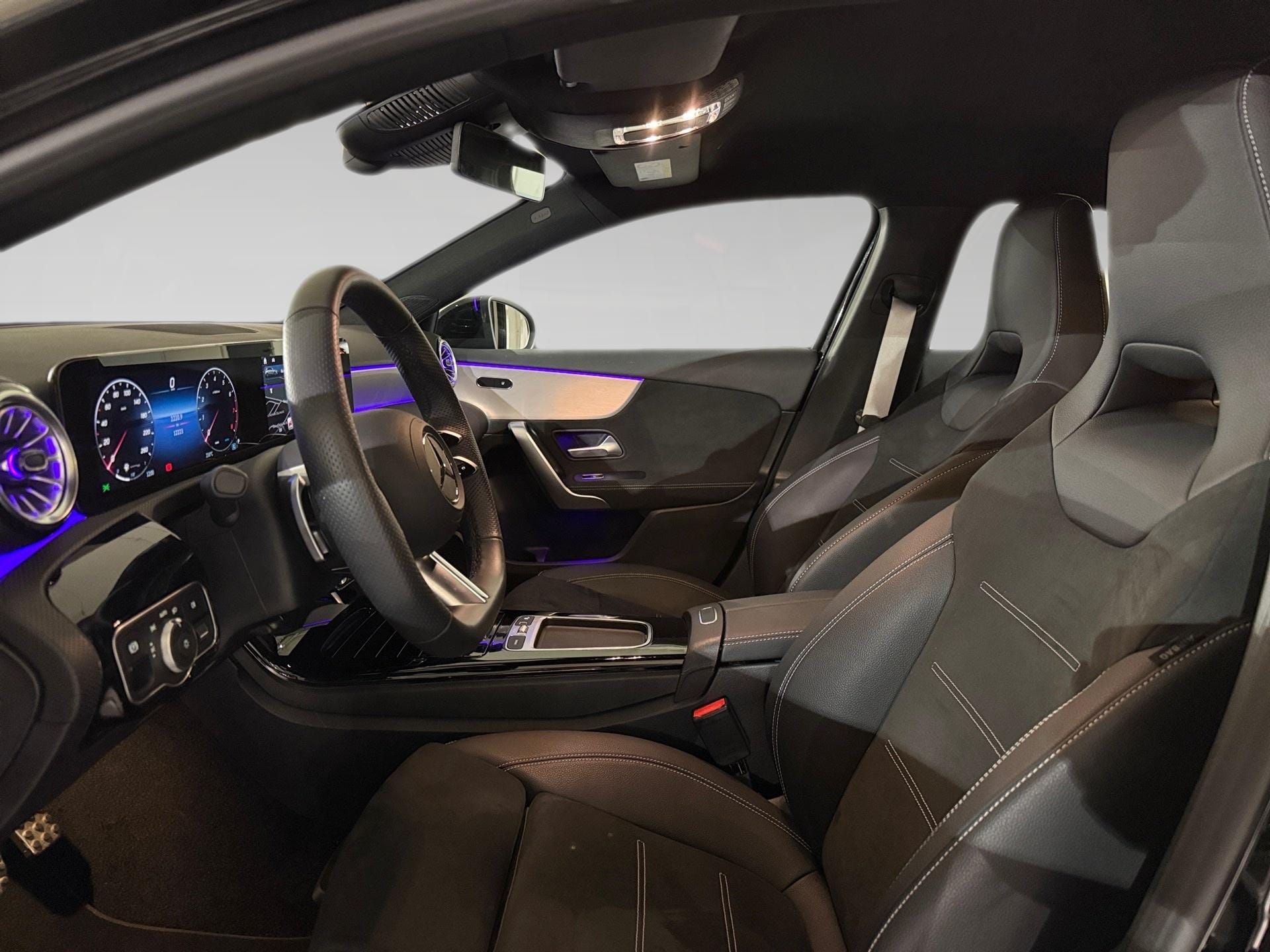 Mercedes-Benz Classe A A200 1.3 hatchback AMG NIGHT EDITION - Photo 3