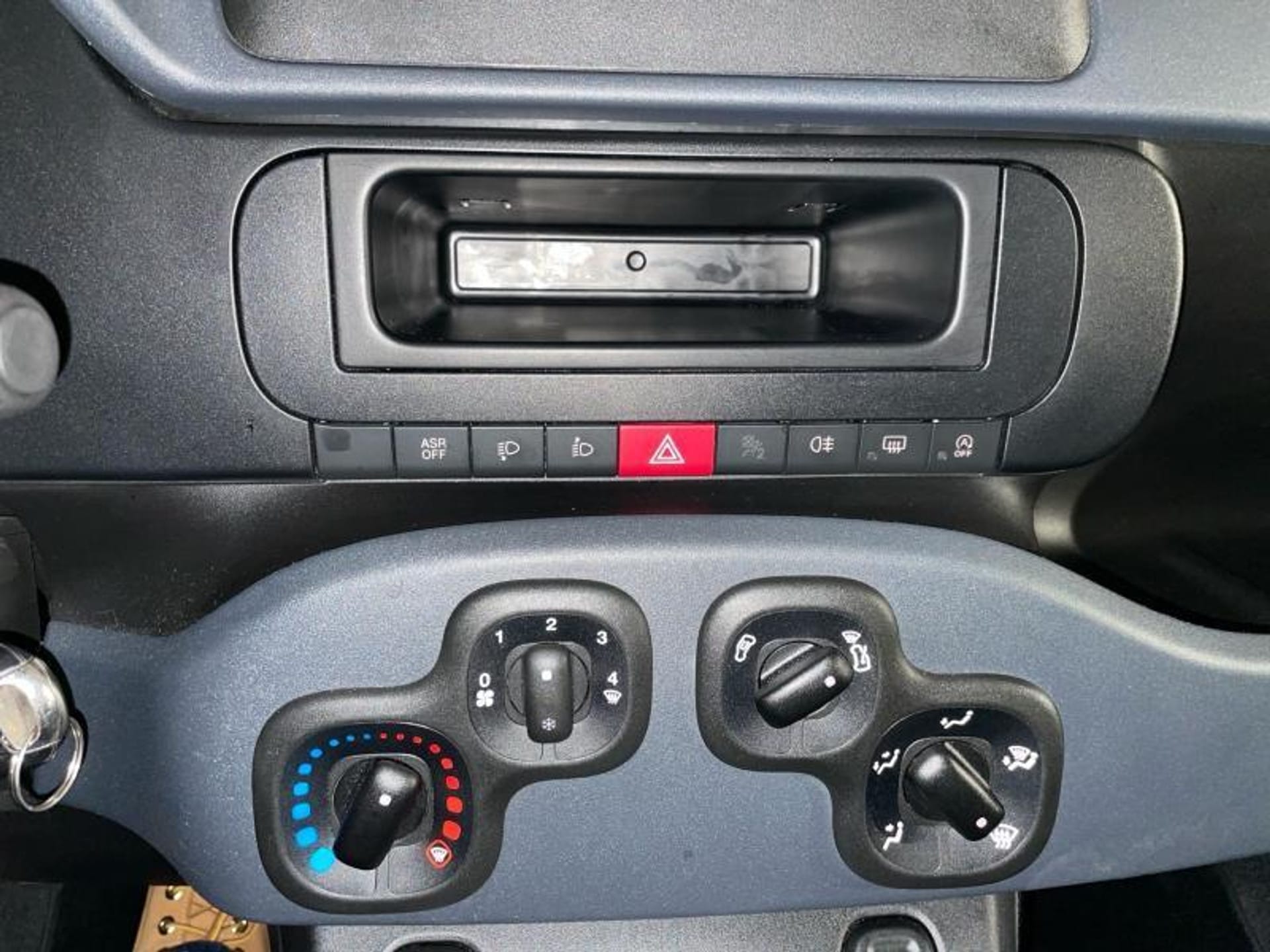 Fiat Panda 1.0 Hybrid 70 MT6 - Photo 2