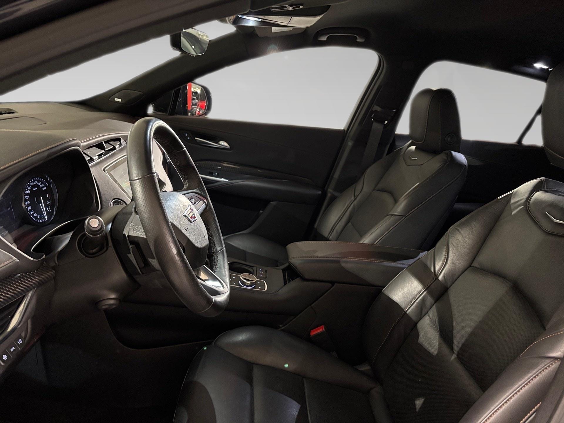 Cadillac XT4 2.0 SPORT 4WD - Photo 3