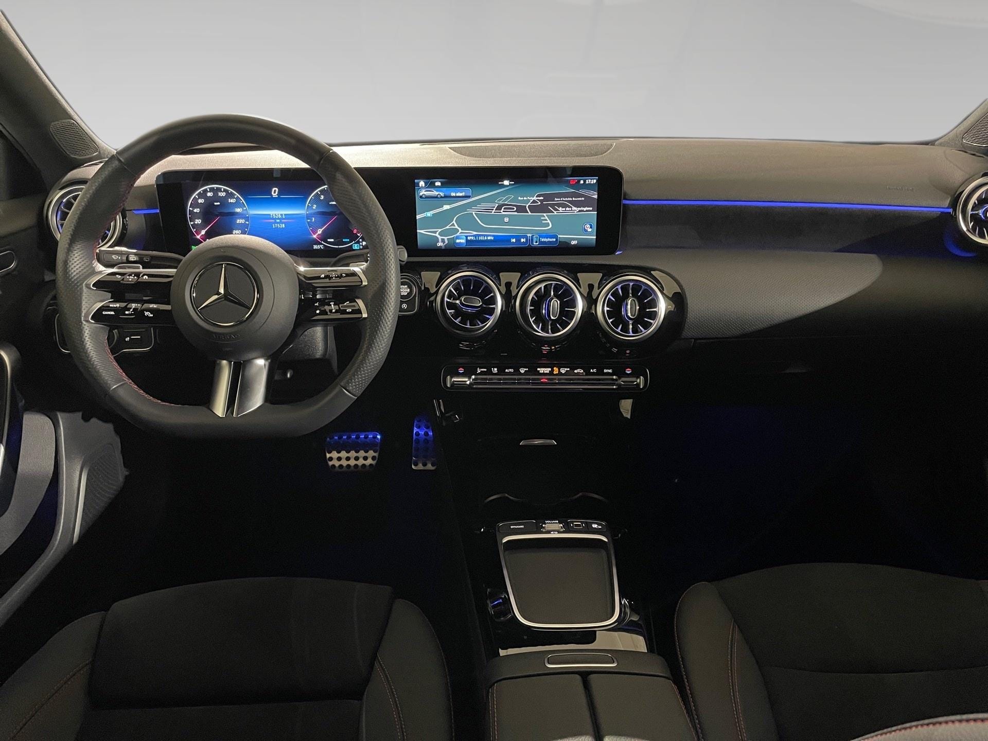 Mercedes-Benz 200 A200 1.3 hatchback AMG EDITION - Photo 3