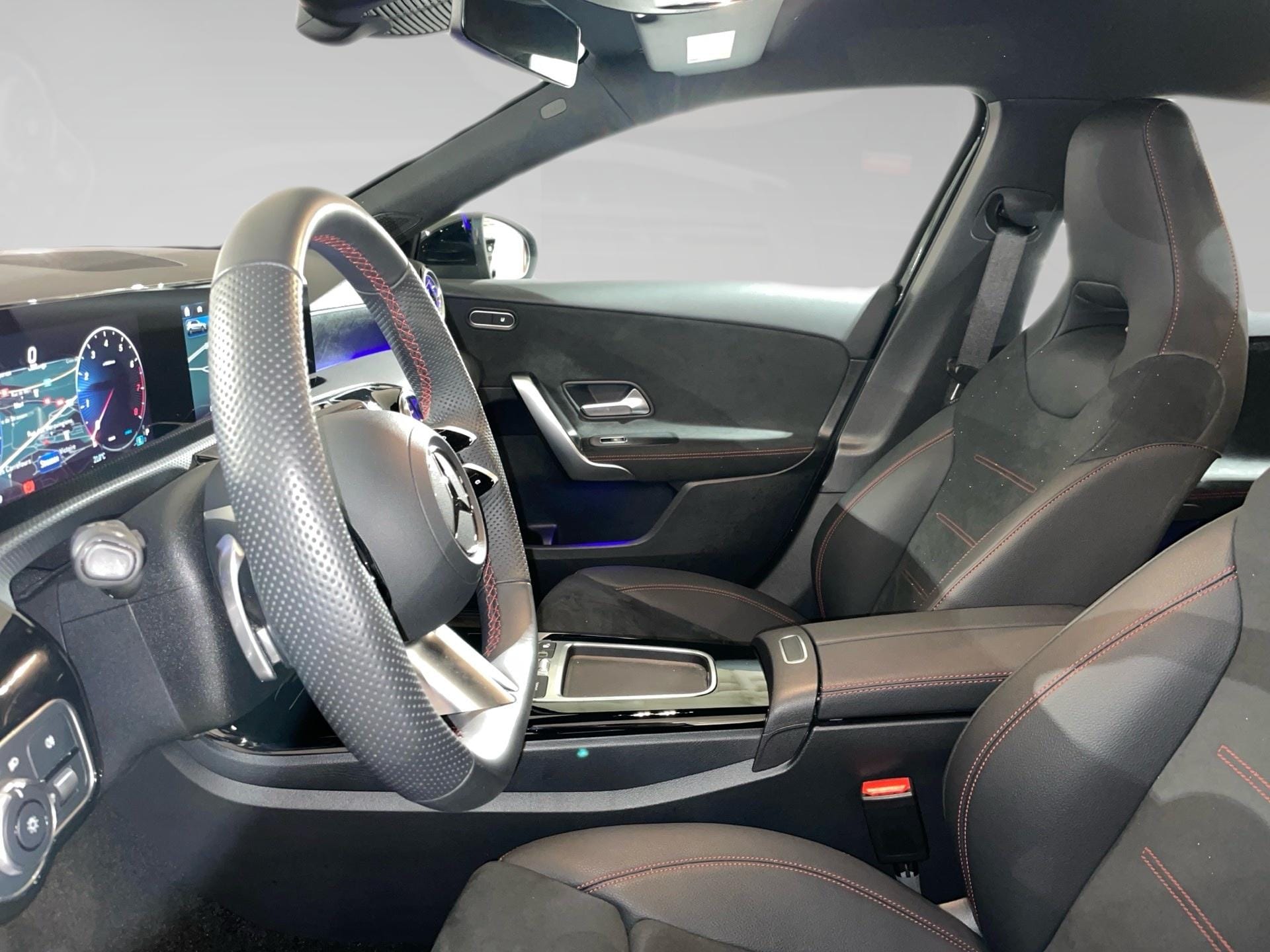 Mercedes-Benz 200 A200 1.3 hatchback AMG EDITION - Photo 3