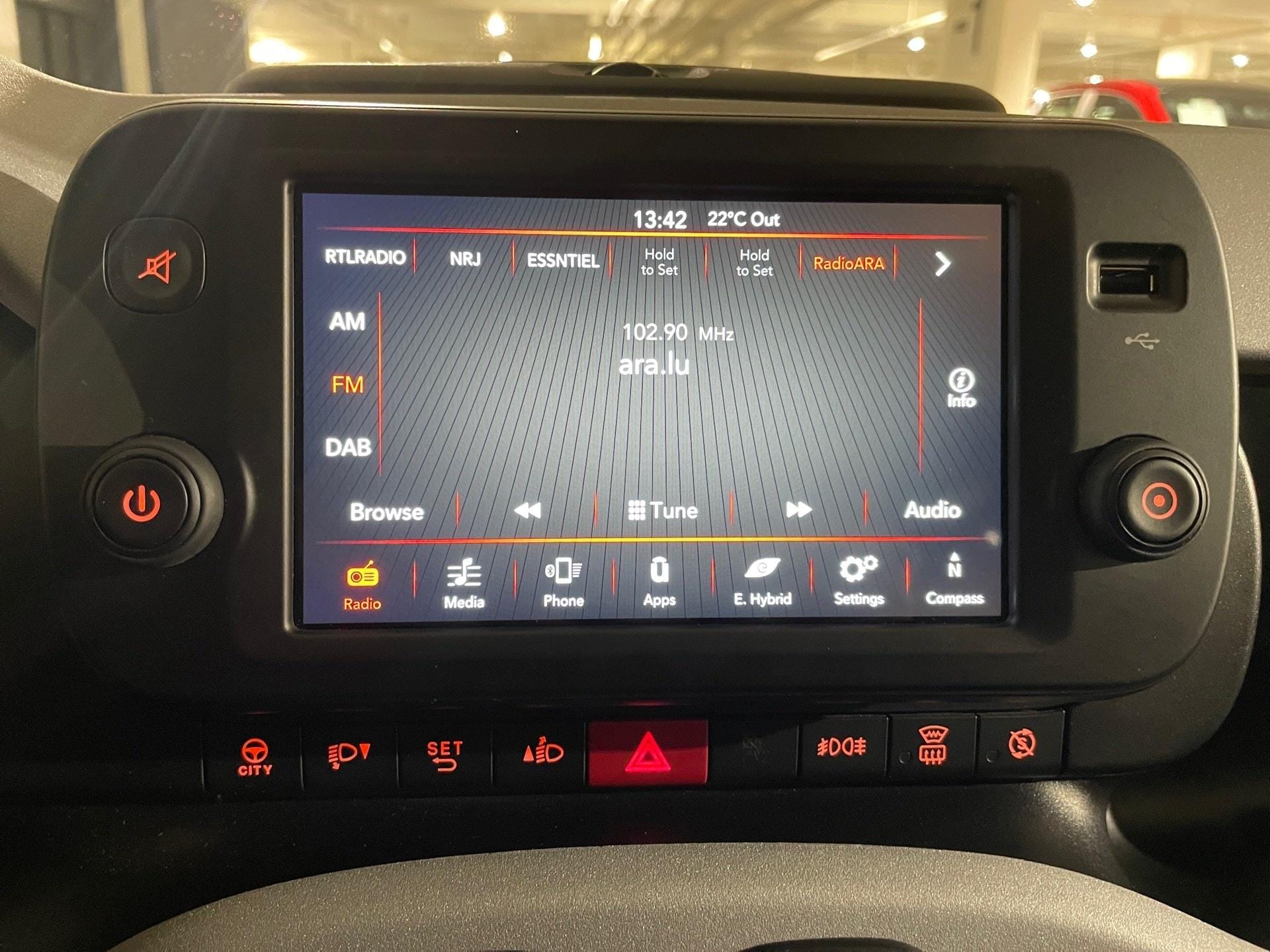 Fiat Panda 1.0 Hybrid 70 MT6 Garmin - Photo 2