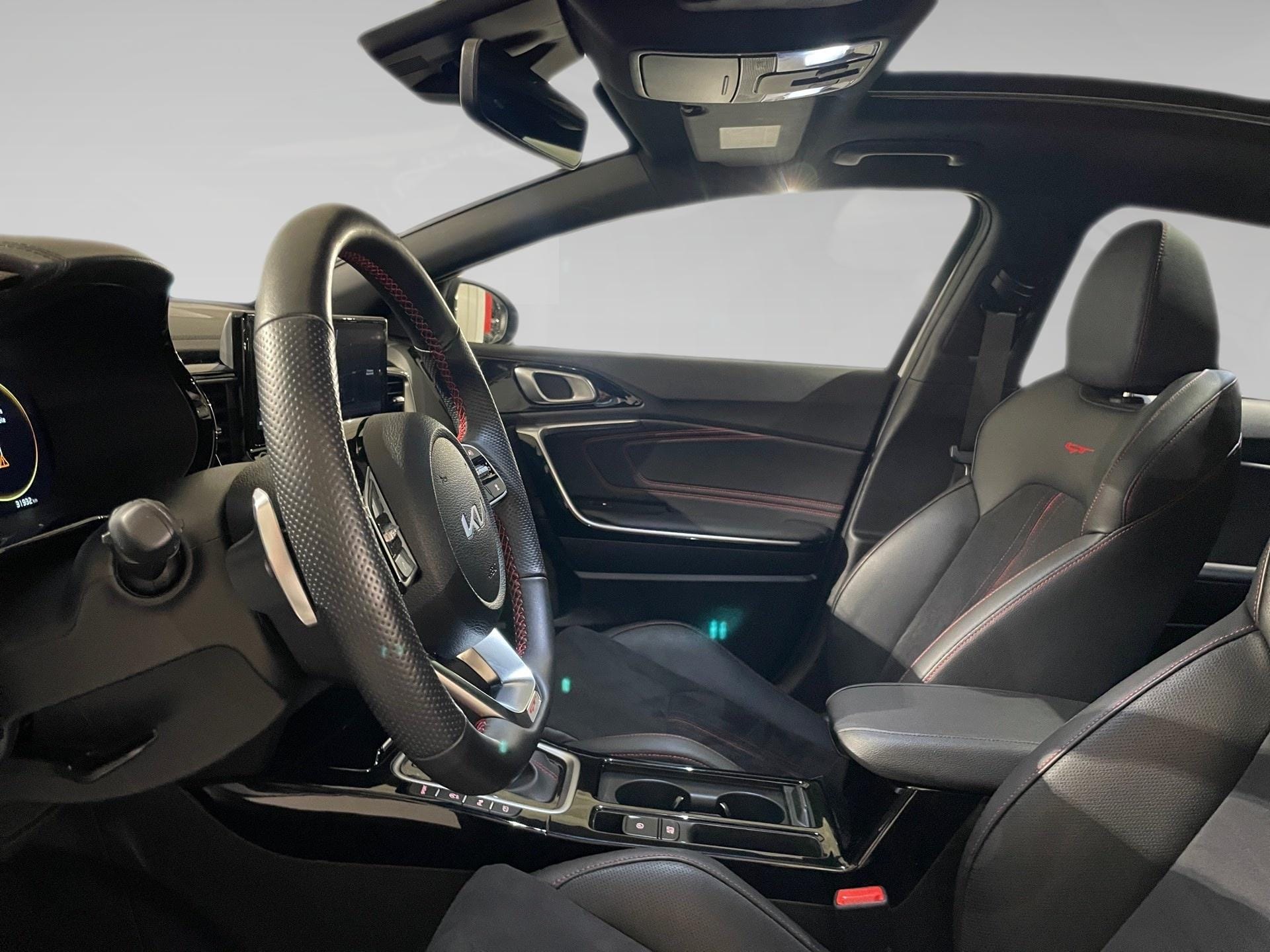 Kia ProCeed GT 1.6 T-GDI 204 DCT ISG - Photo 3