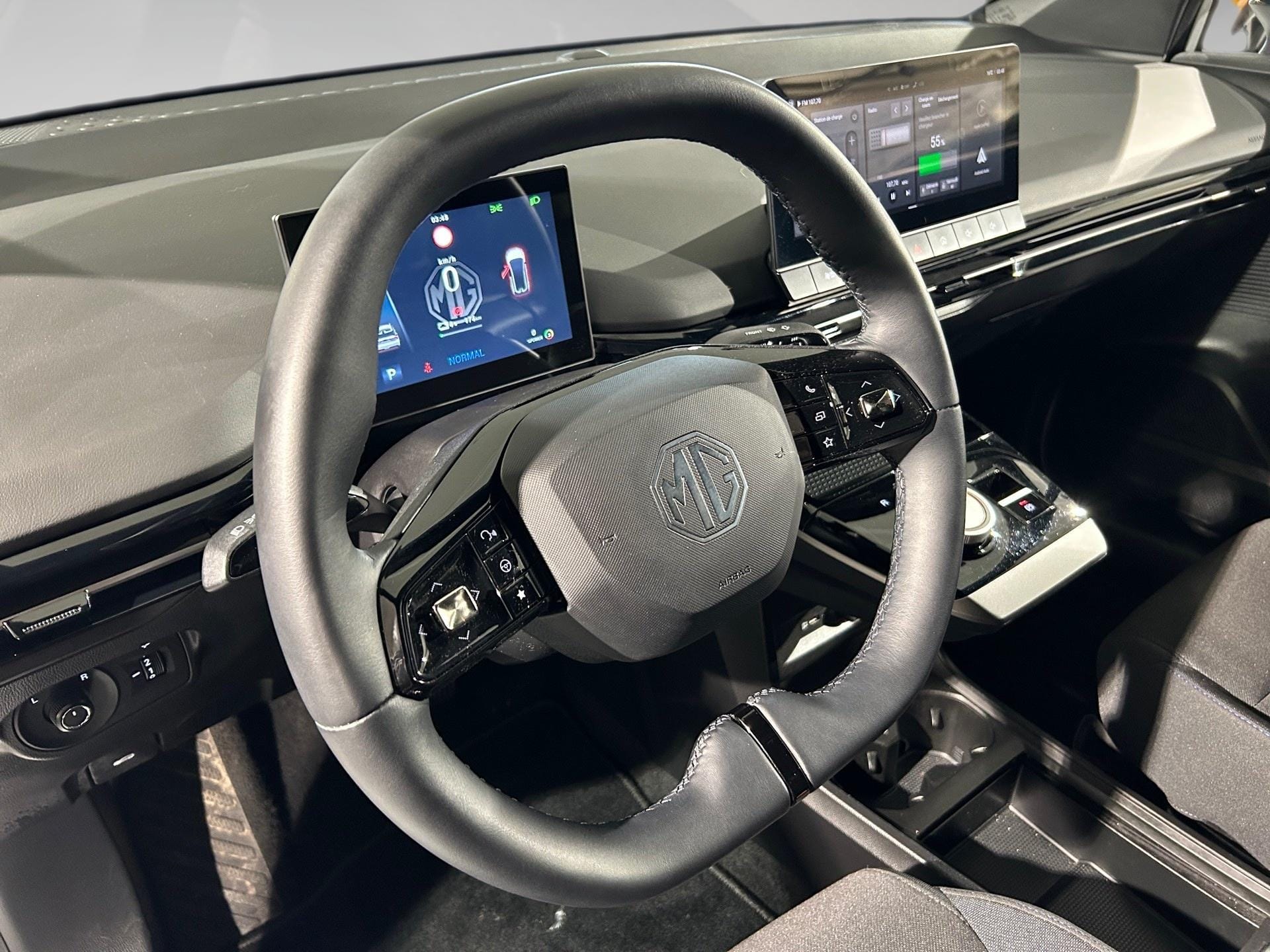 MG MG4 COMFORT 64 kWh - Photo 2