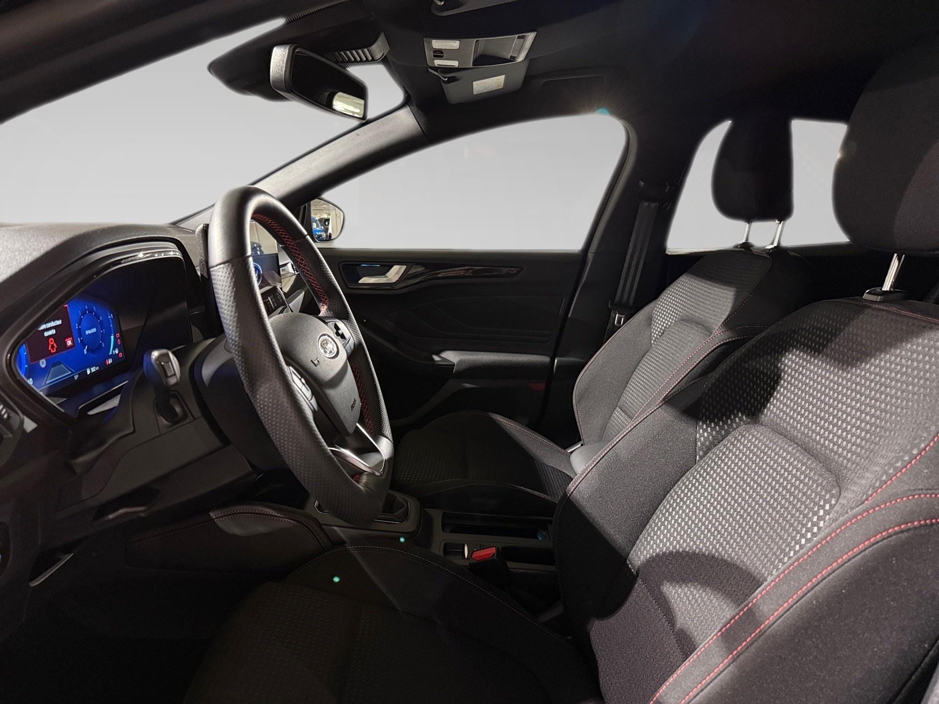 Ford Focus Clipper 1.0i EcoBoost MHEV 92kW ST-Line X - Photo 3