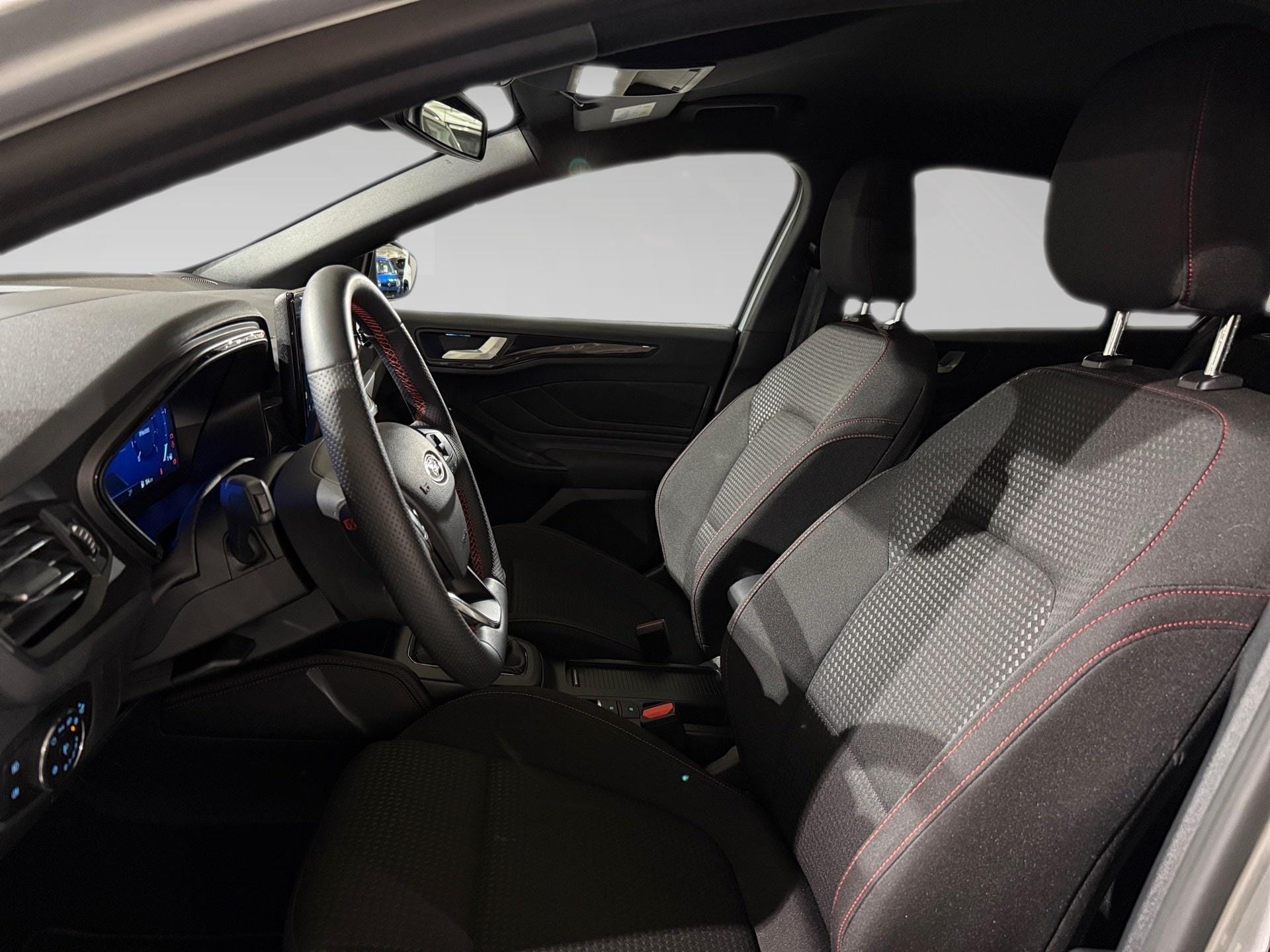 Ford Focus Clipper 1.0i EcoBoost MHEV 92kW ST-Line X - Photo 2