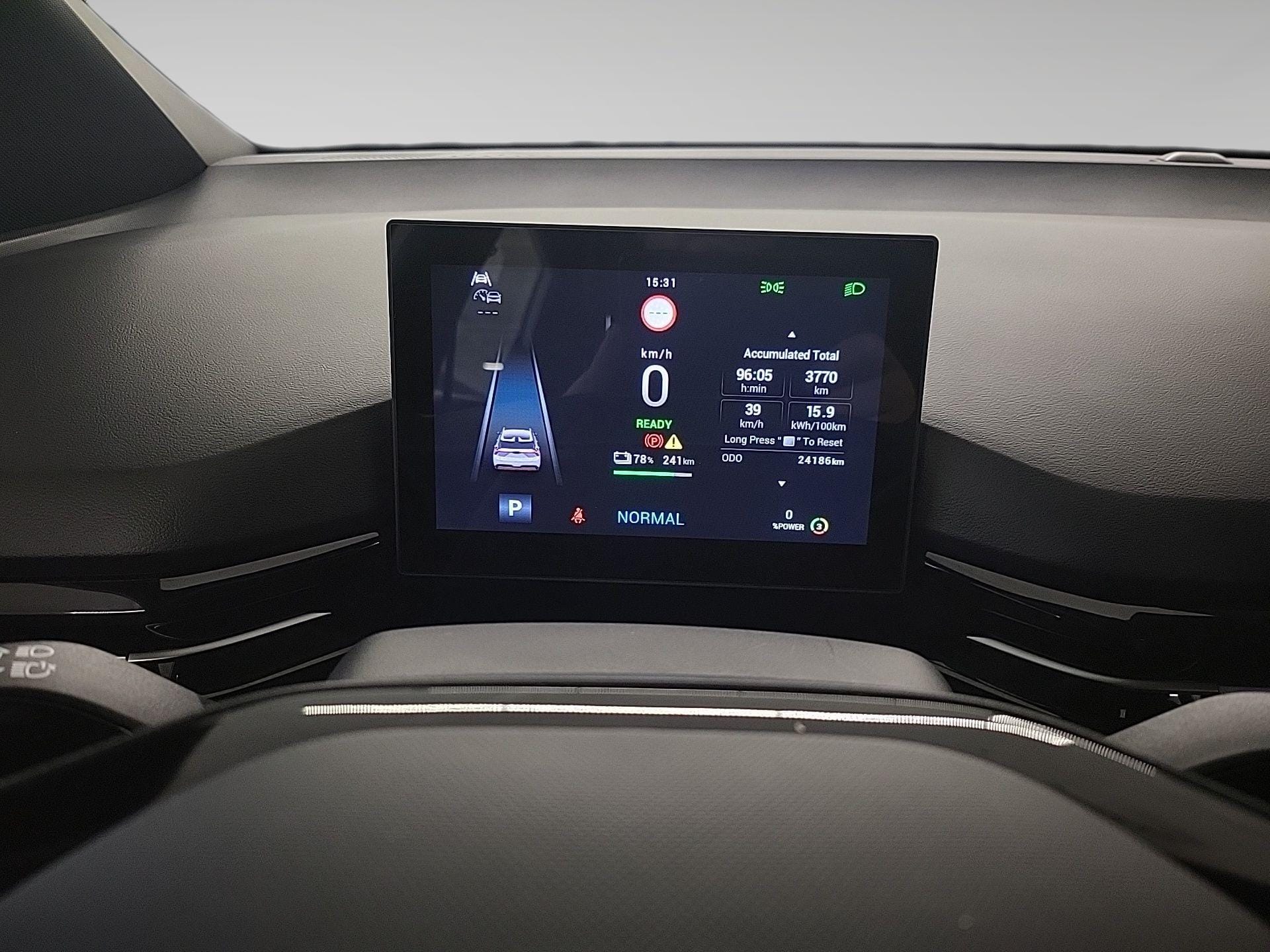 MG MG4 STANDARD - Photo 1