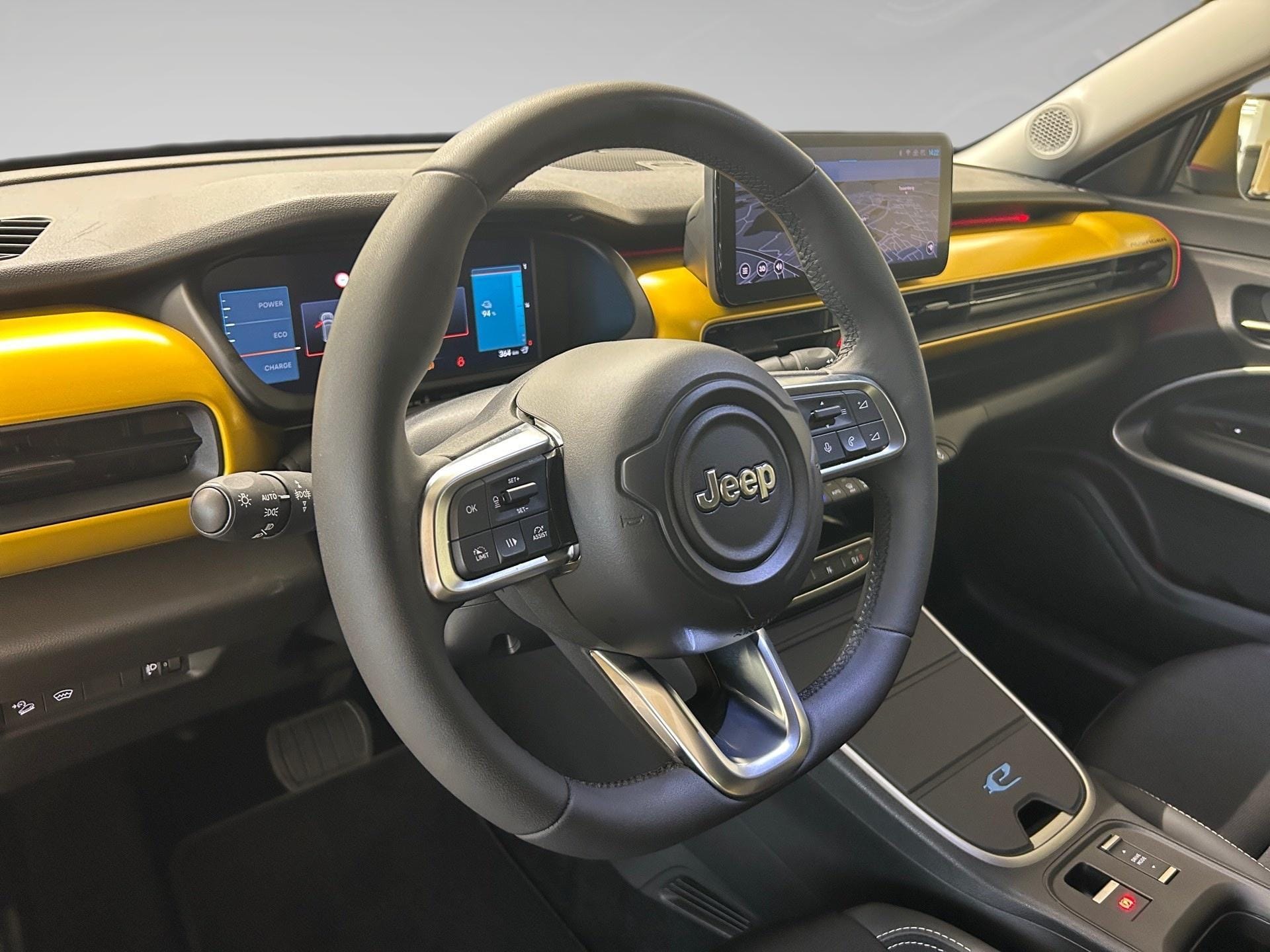 Jeep Avenger SUMMIT - Photo 1