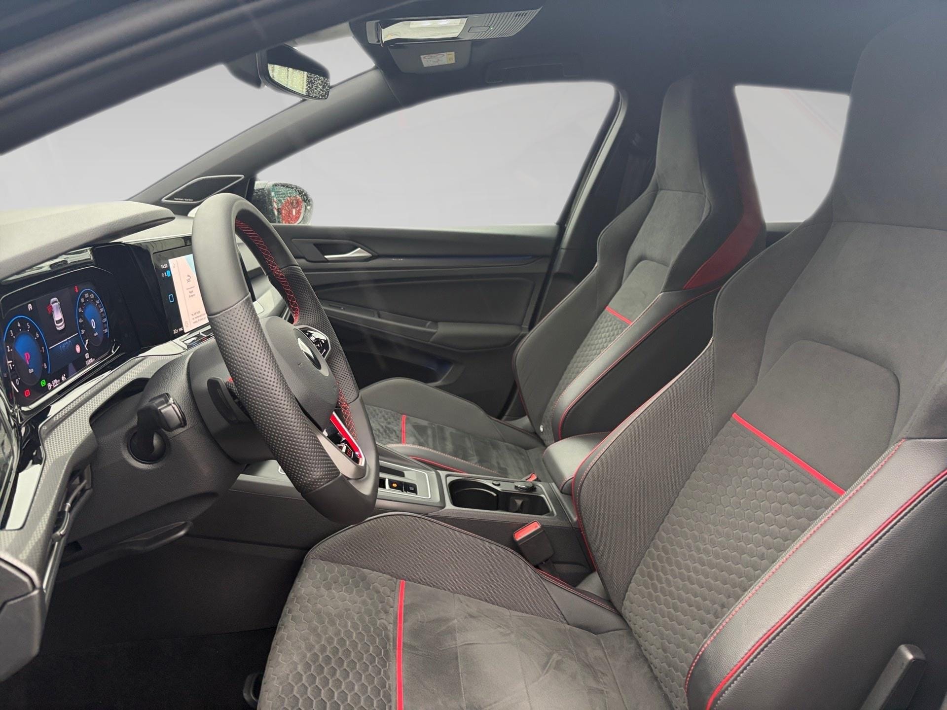 Volkswagen Golf VIII GTI - Photo 3