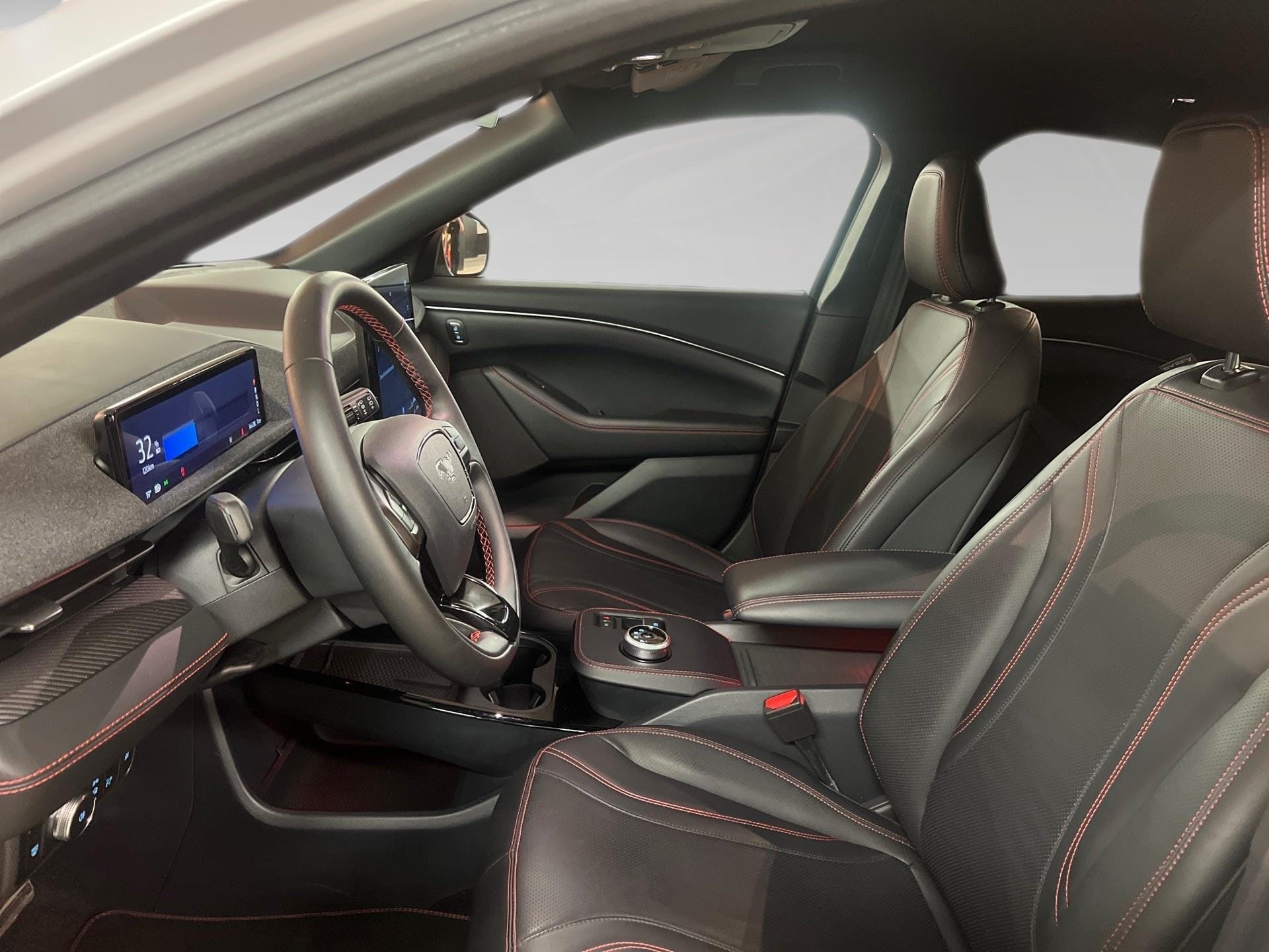 Ford Mustang Mach-E AWD - Photo 3