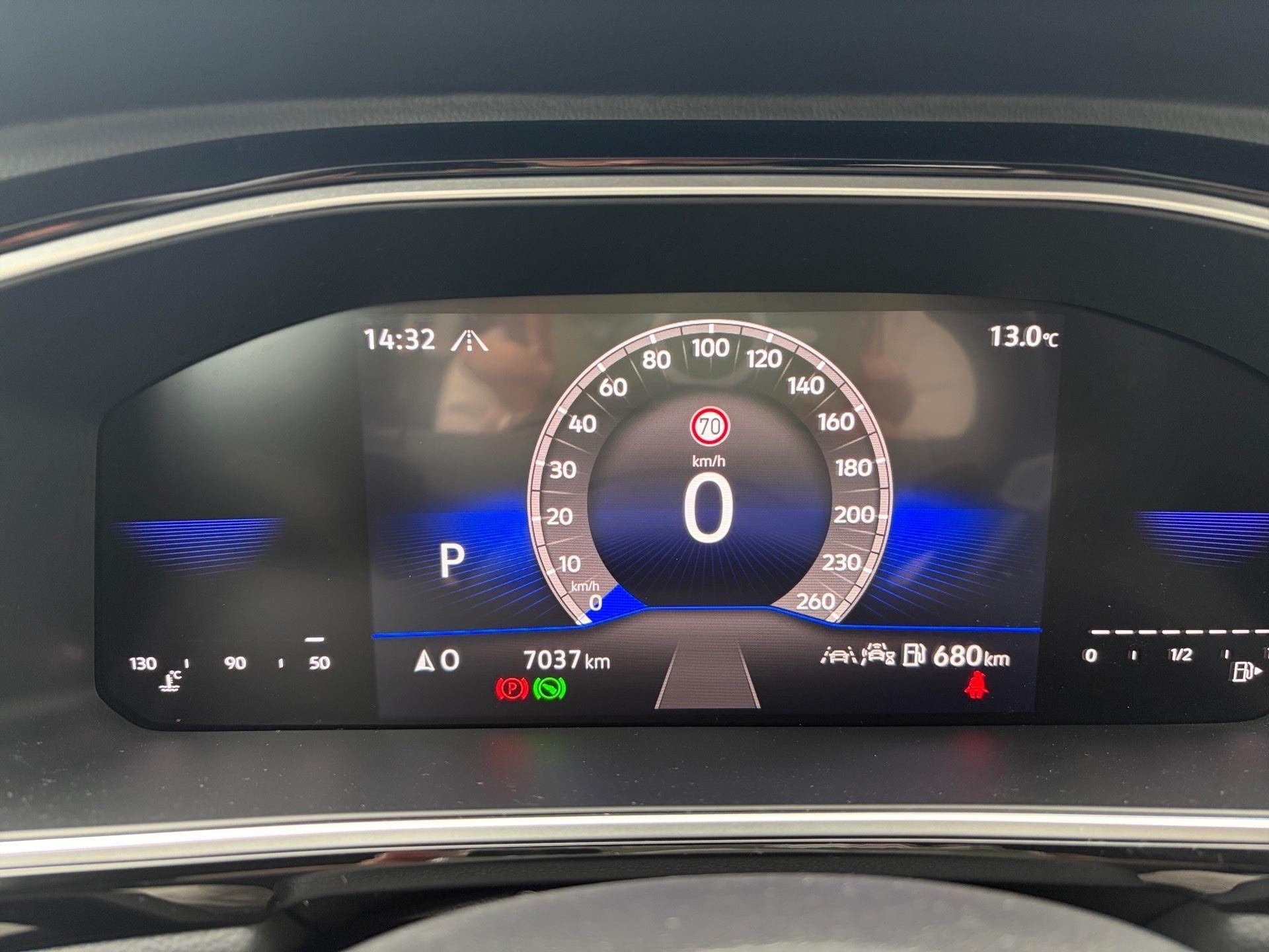 Volkswagen T-Roc R-line 1.5L - Photo 2