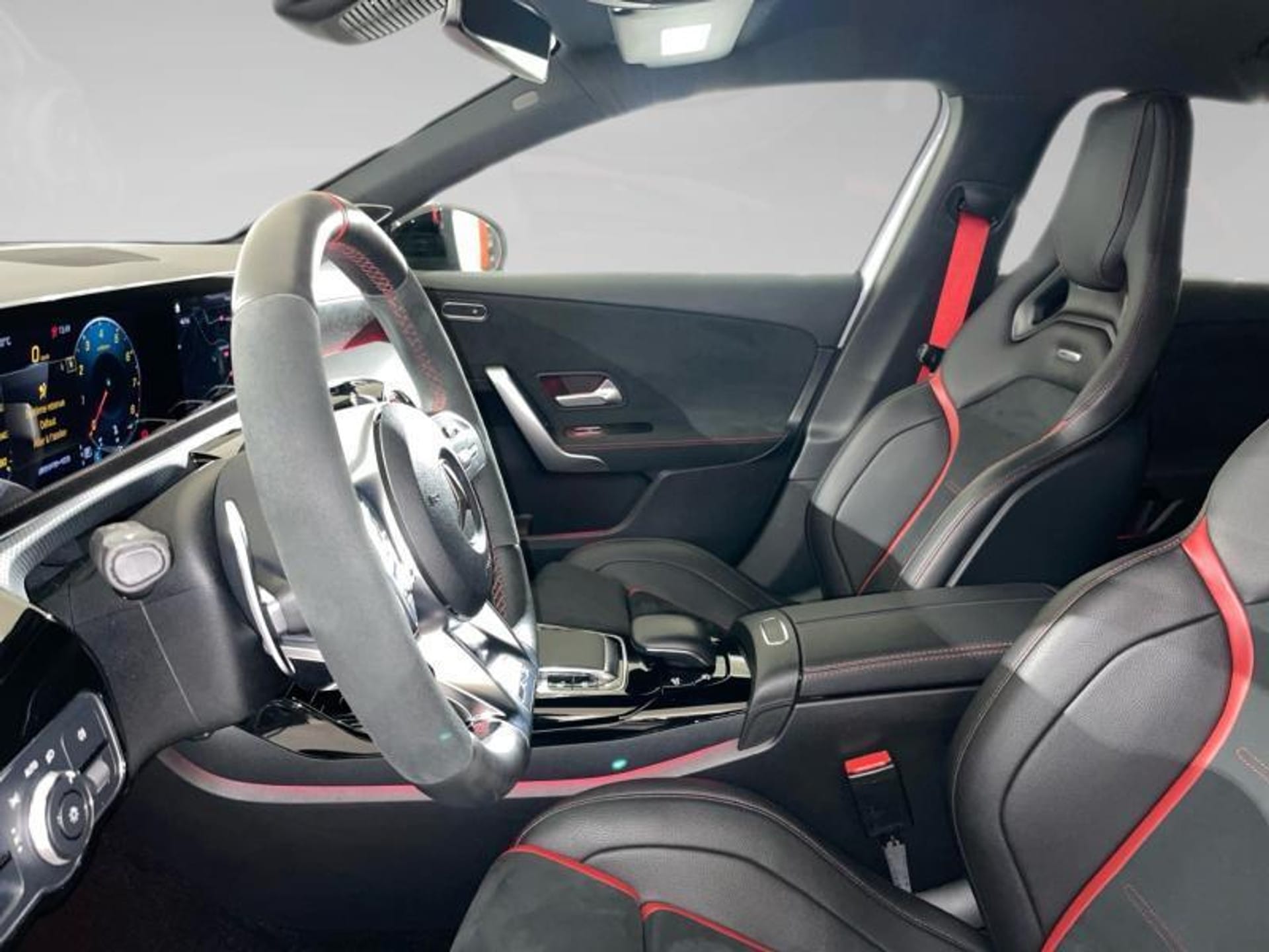 Mercedes-Benz Classe A Mercedes-AMG A 35 4MATIC - Photo 3