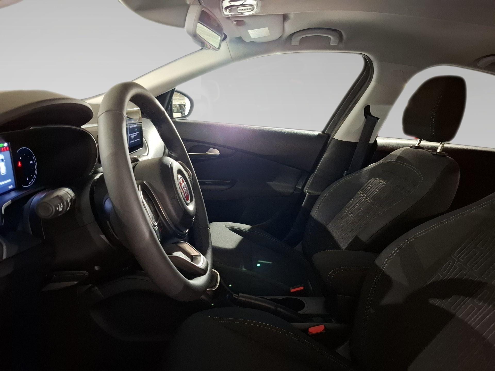 Fiat Tipo 1.5 HYBRID CROSS - Photo 3