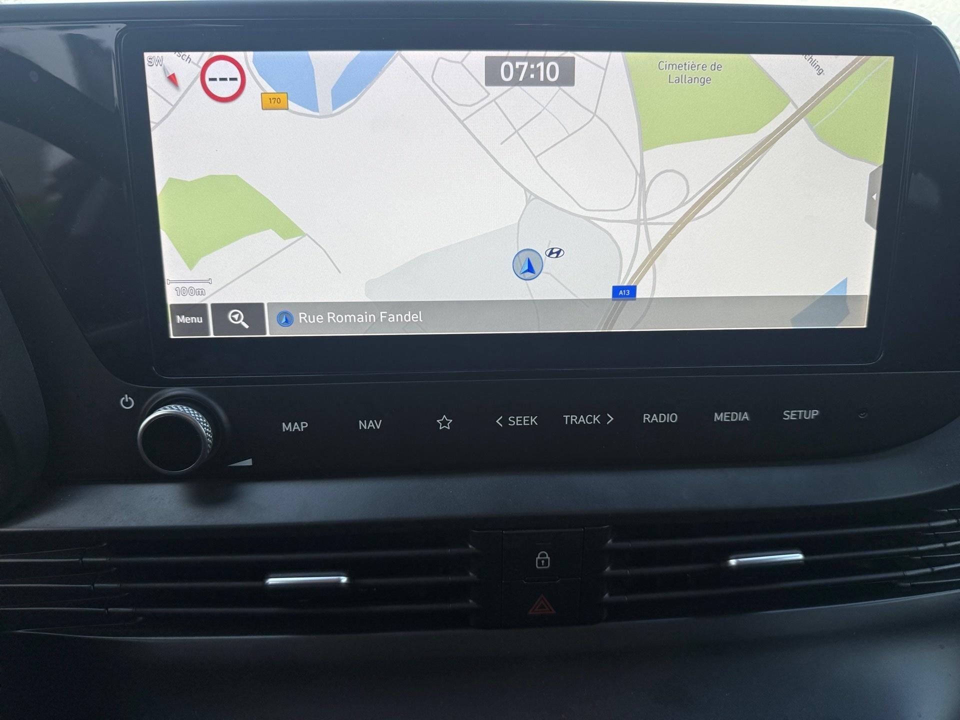 Hyundai BAYON 1.0 TGDi 100 6MT Twist - Photo 2