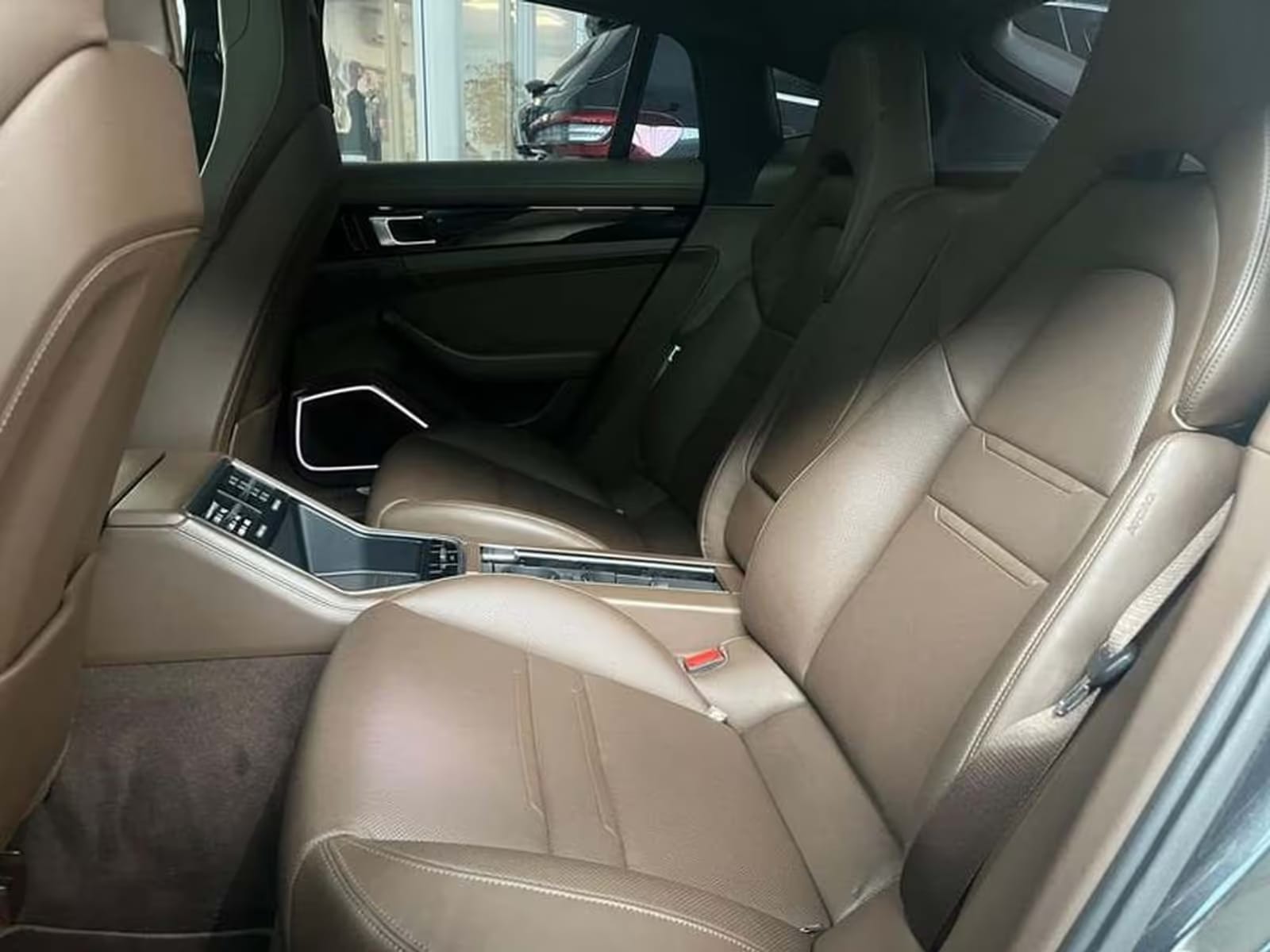 Porsche Panamera 4S - Photo 1