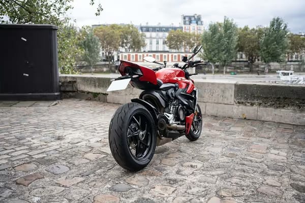 Ducati Streetfighter V2 - Photo 2