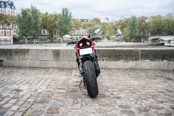 Ducati Streetfighter V2 - Photo 2