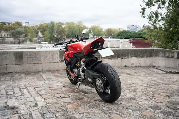 Ducati Streetfighter V2 - Photo 3