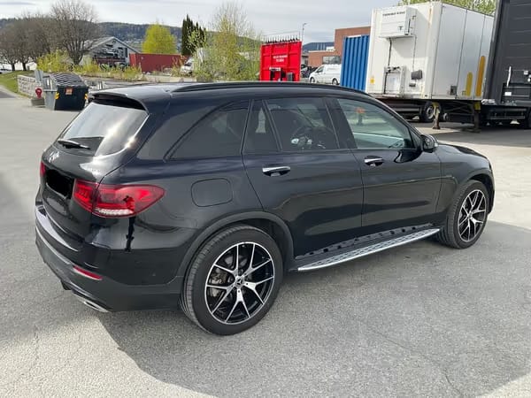 Mercedes-Benz GLC 300 - Photo 2