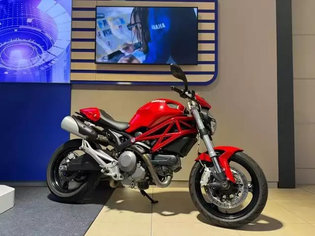 Ducati Monster 696 - Photo 1